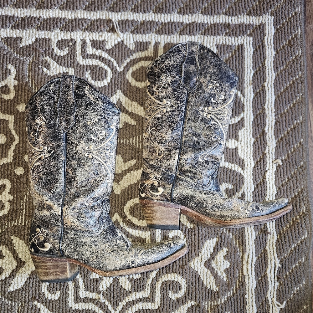 Circle G cowboy boots - size 8.5 WIDE.